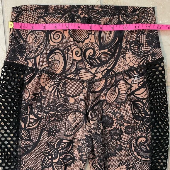 ABS2BE Floral/Paisley Leggings with Mesh Sides & Scrunch Booty - Picture 4 of 11
